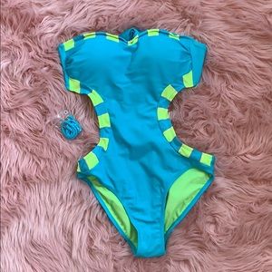 Jessica Simpson swimsuit